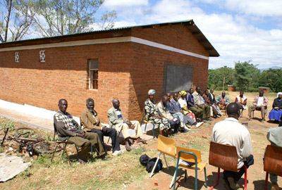 schoolcomite_in_Nsipe_met_chiefs.jpg