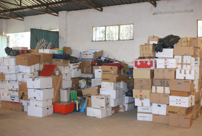 deel-van-de-lading-in-pakhuis-Dedza.jpg